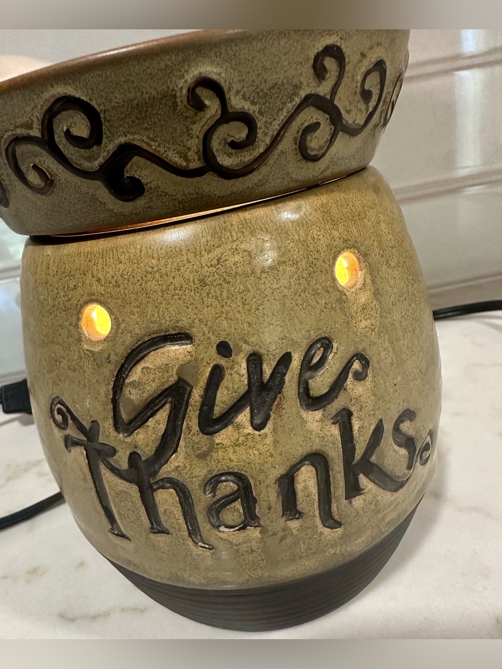 Retired Scentsy Give Thanks Warmer